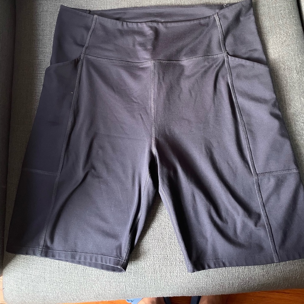 Girlfriend Collective bike shorts with pockets. 3X.